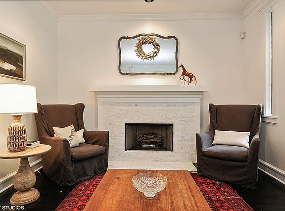 5th image of 639 W Melrose St