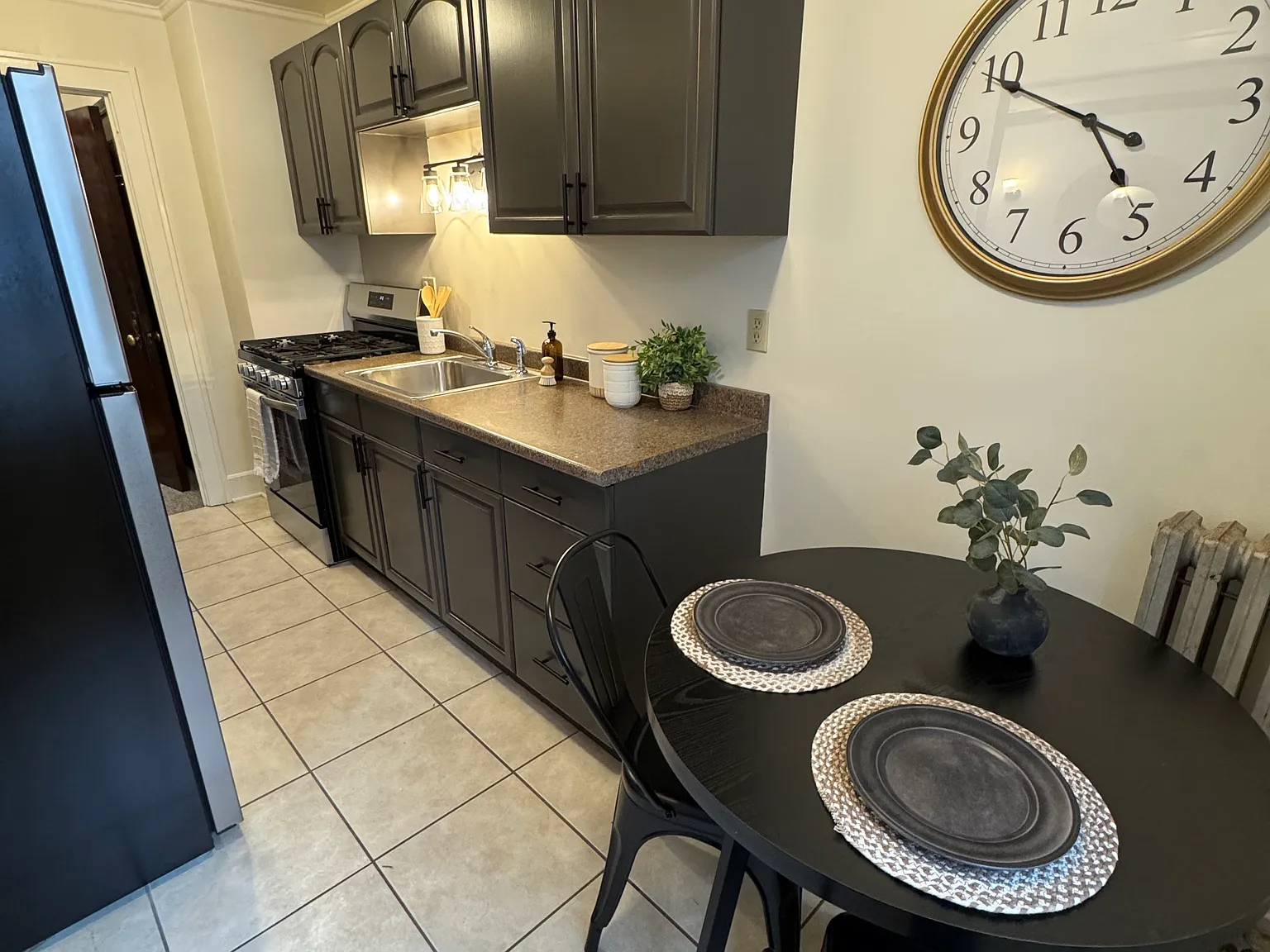 1360 W Clifton Blvd — Photo 3