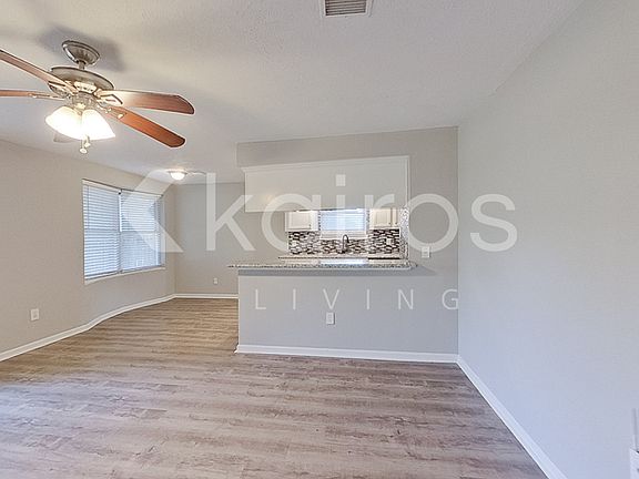 3rd image of 10823 Sagecrest Ln