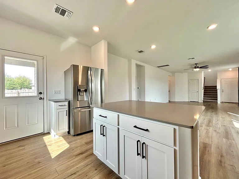 10412 Premier Park St — Photo 7