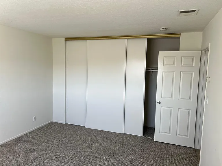 529 E Cedar Ave — Photo 4