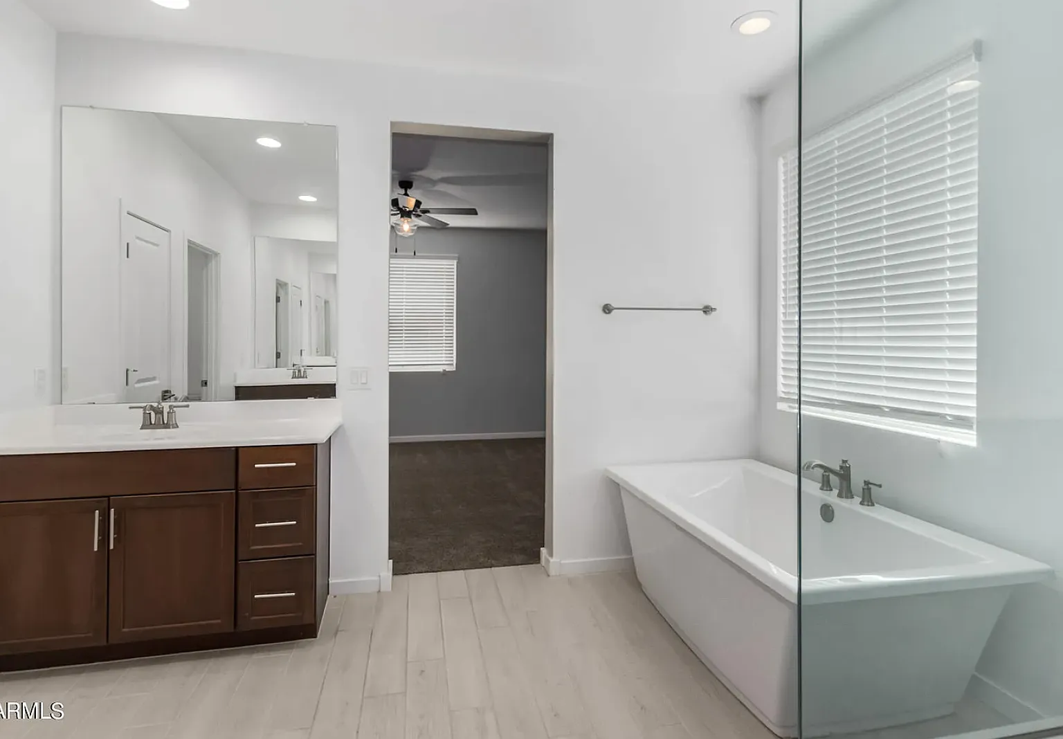 5 bed, 2535 sqft, $2,450 — Photo 3