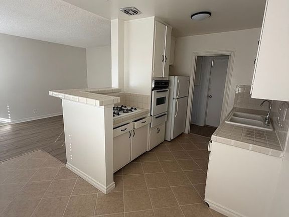 2nd image of 5511 Cherry Ave APT 5