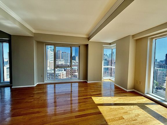 3rd image of 1 Nassau St Unit 1705