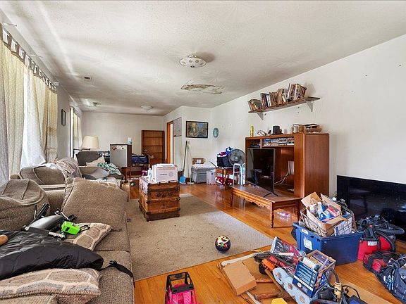4th image of 1303 Hopkins Dr