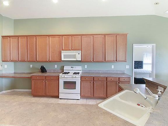 5th image of 2634 Valencia Grove Dr