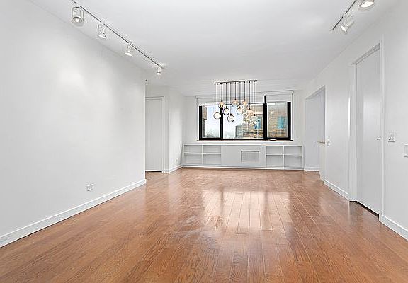 5th image of 45 W 67th St APT 10C
