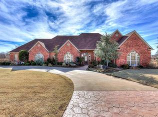 26 NW Lakewood Dr, Lawton, OK 73505