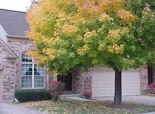 68 Fontaine Ct, Bloomingdale, IL 60108