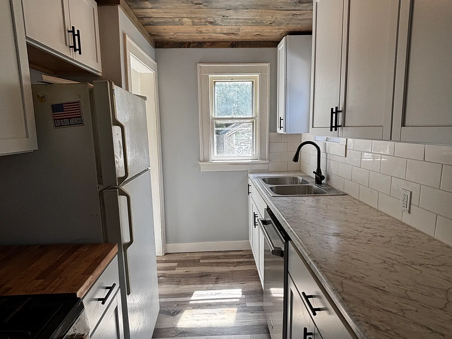 242 Abbie St SE — Photo 2