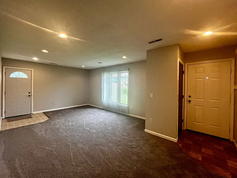 3326 Kendale Dr — Photo 18