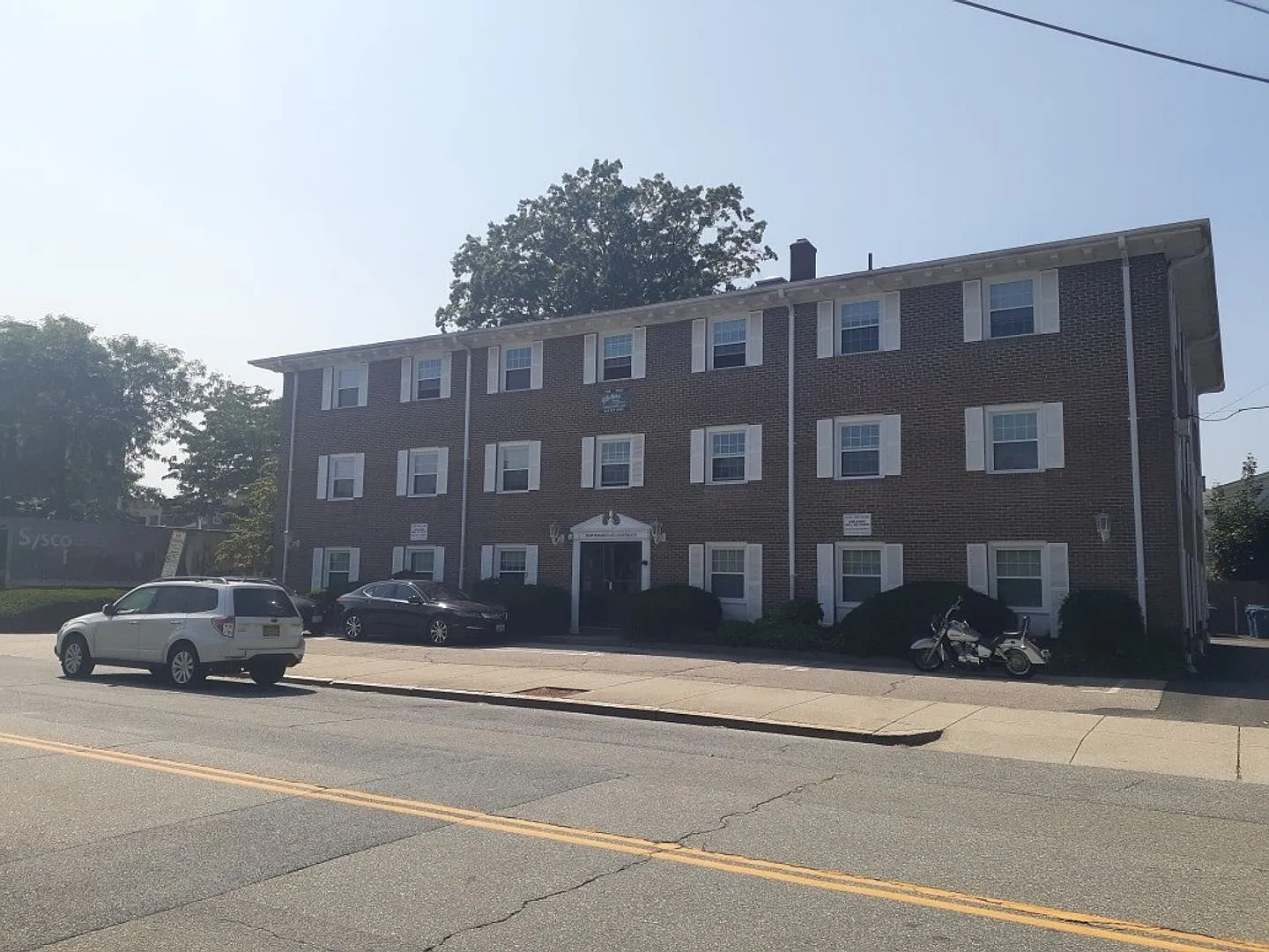 1 bed, 1.5 bath, 750 sqft, $2,000 — Photo 2