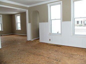 4th image of 115 E 15th St