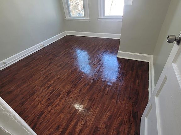 4th image of 76 Eaton Pl