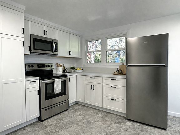 5th image of 16748 Linden Ave N