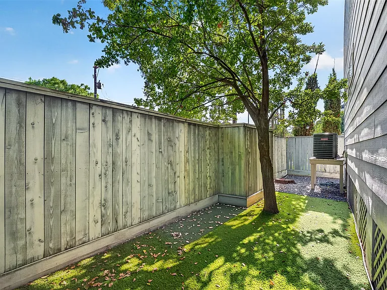 1333 W 23rd St #A — Photo 47