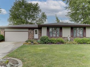 965 Apache Ct, Crown Point, IN 46307