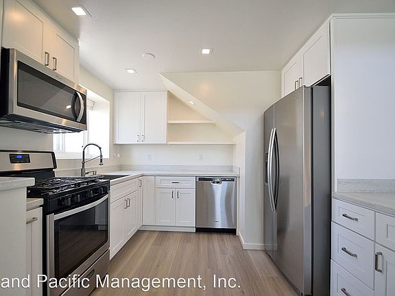 3rd image of 2712 Manhattan Ave APT C