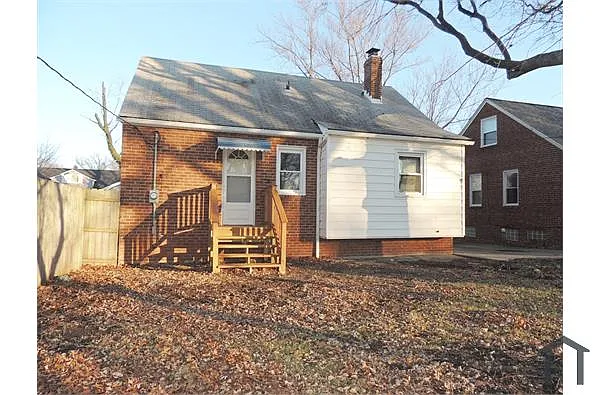 Building Photo - 300 E 246th St