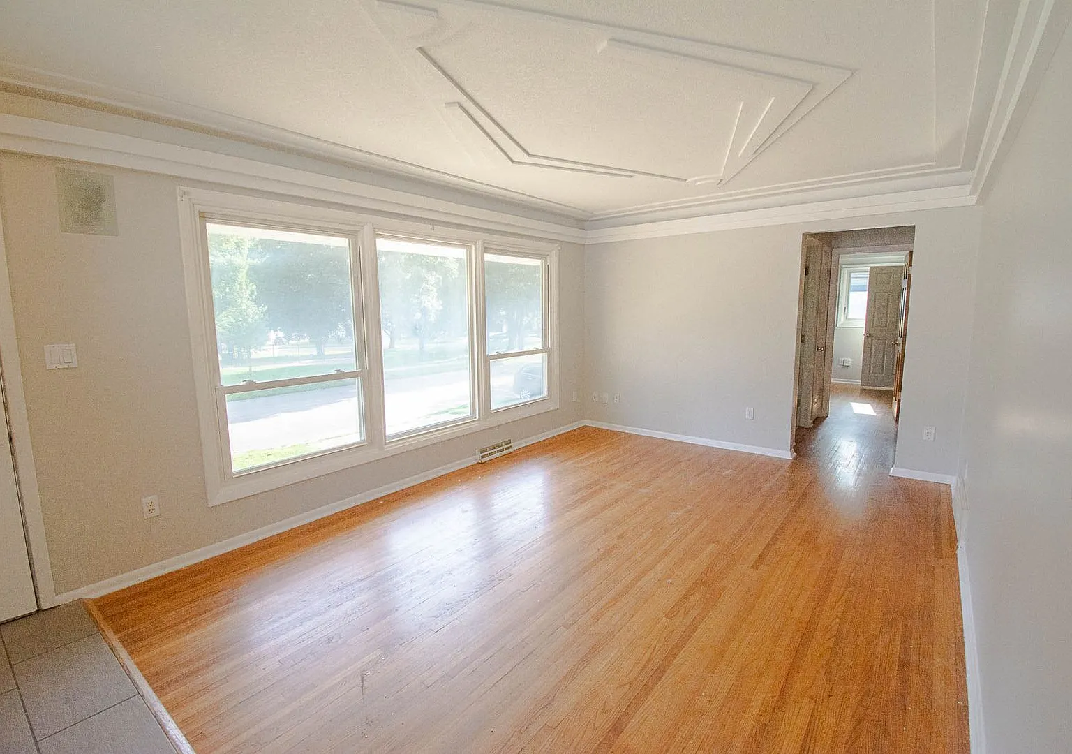 Fantastic home across the street from a park! — Photo 2