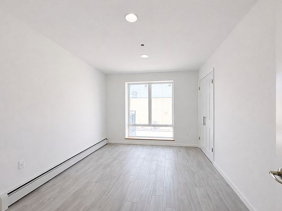 5th image of 16 Bay 25th St APT 4A