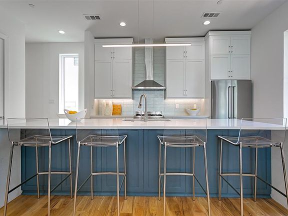 3rd image of 2311 N Carroll Ave #3