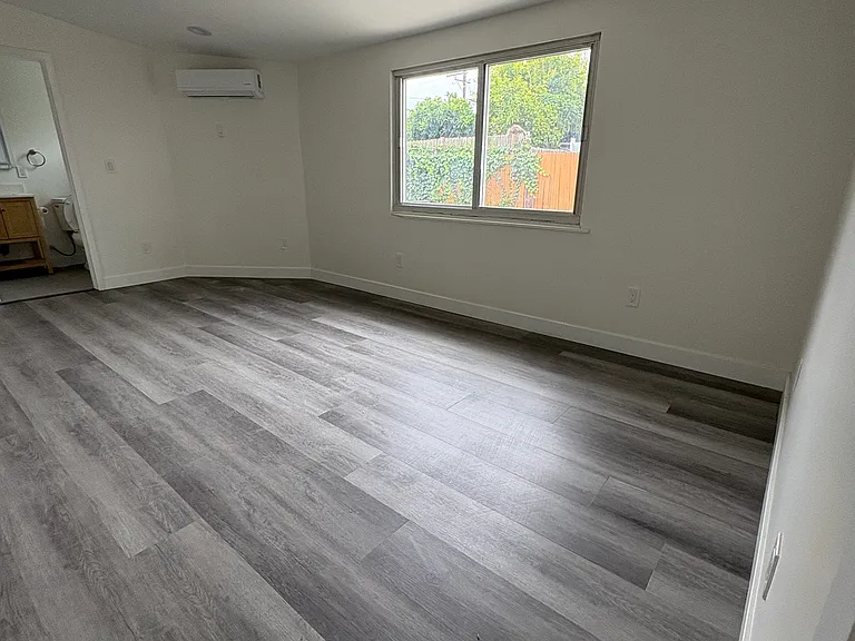 506 W Hillcrest Blvd #2 — Photo 8