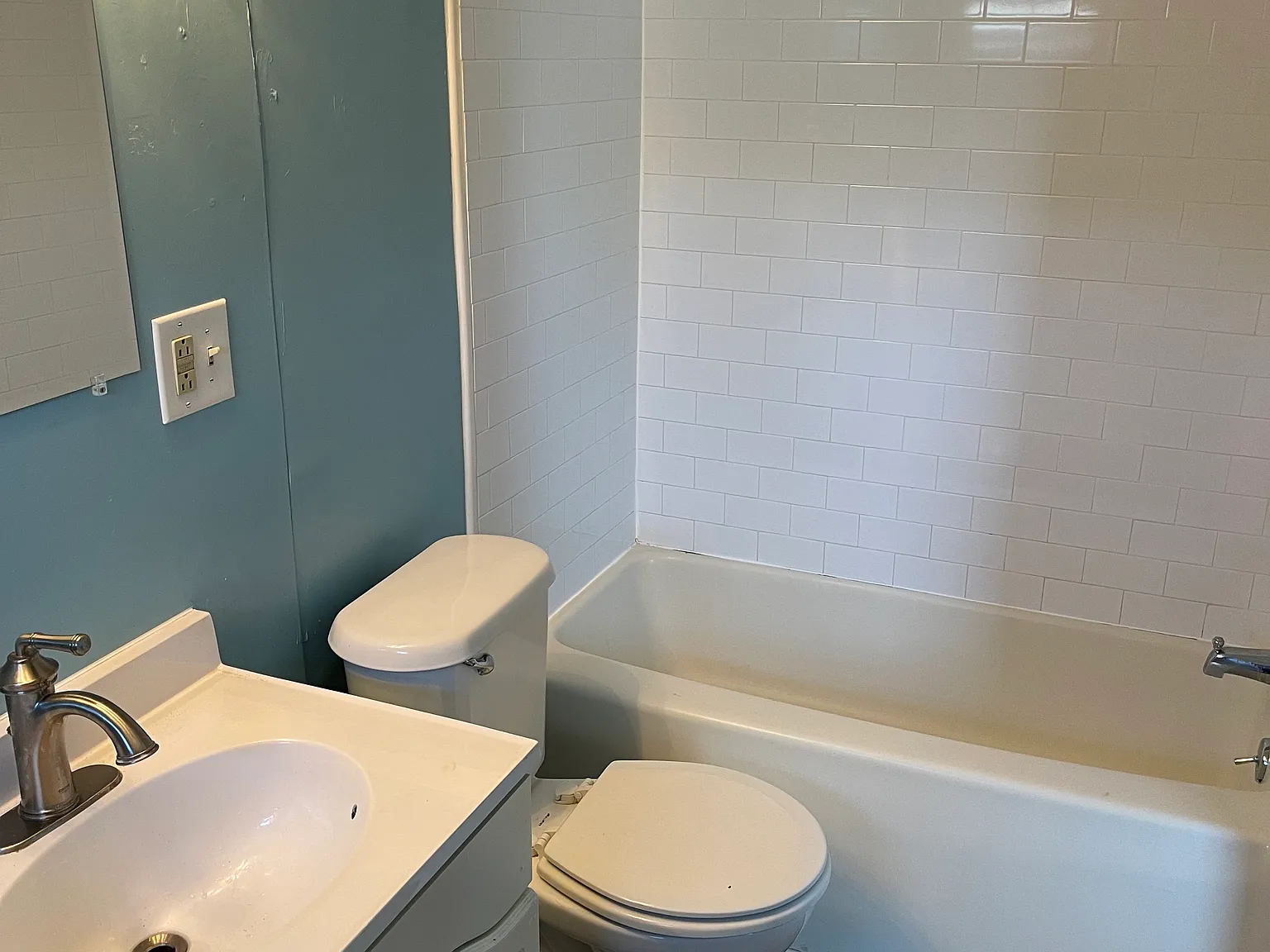 1 bed, 1.5 bath, 750 sqft, $1,200 — Photo 4