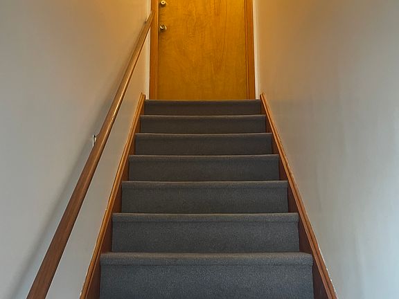 Staircase to floor 2 apartment