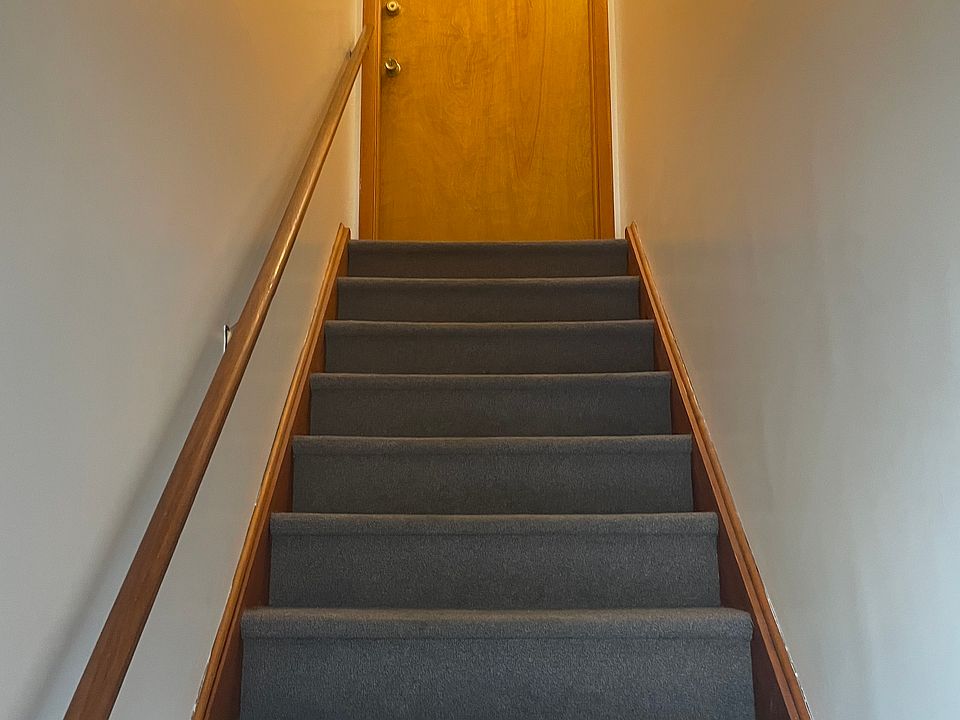 Staircase to floor 2 apartment