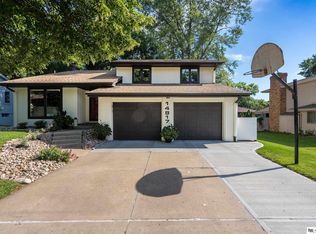 14817 Arbor St, Omaha, NE 68144