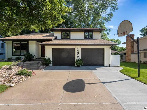 14817 Arbor St, Omaha, NE 68144