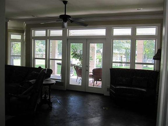3rd image of 6400 Rosewood Dr