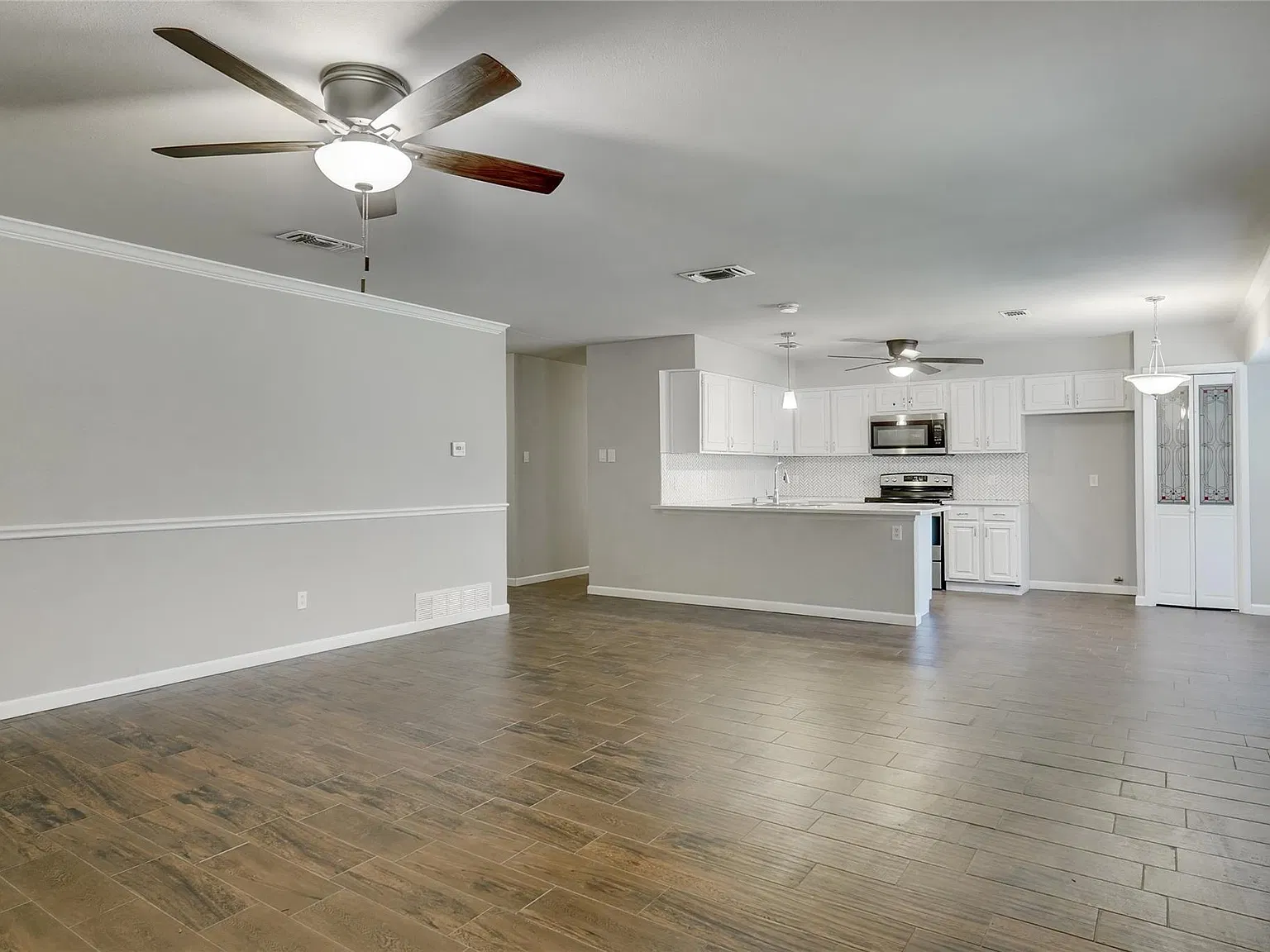 3 bed, 1452 sqft, $1,900 — Photo 3