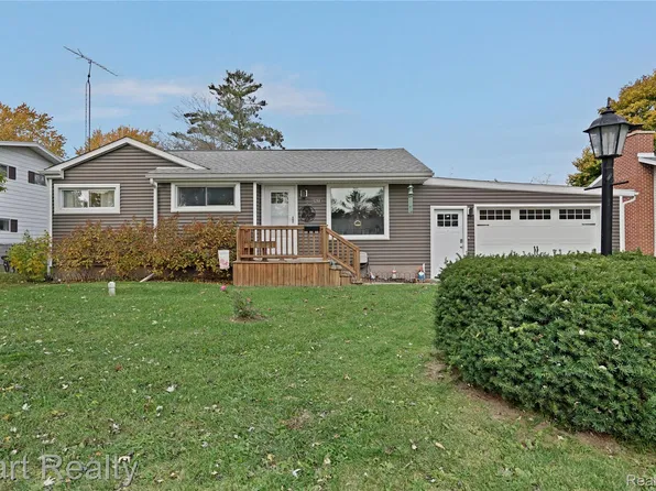 6288 Oakes St, Marlette, MI 48453