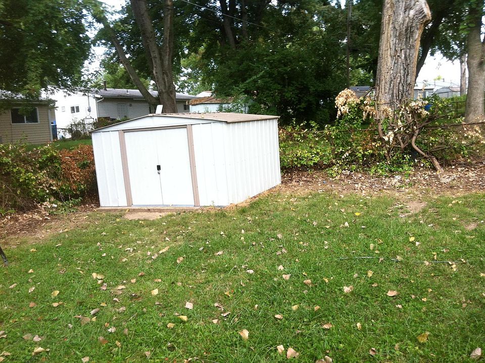 2nd image of 9819 Tanbark Ln