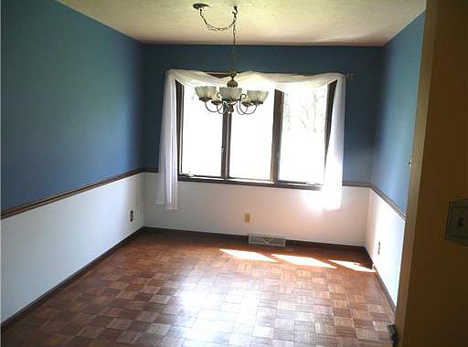3rd image of 21490 Ravenna Dr