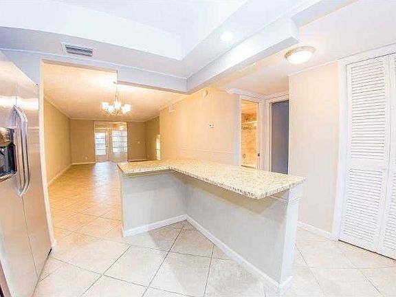 4th image of 700 SE 6th Ave APT 109