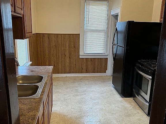 4 BR Apt Kitchen