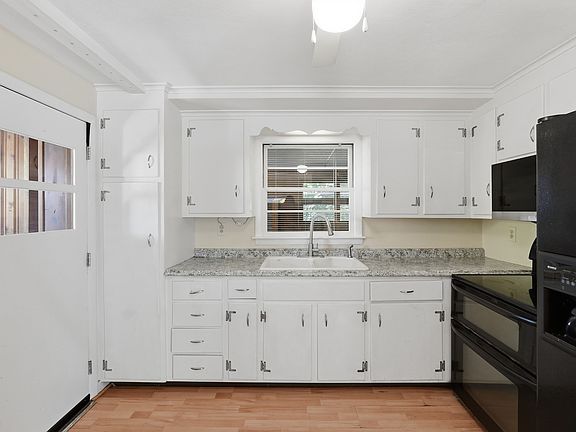 5th image of 37 Walsh Ave