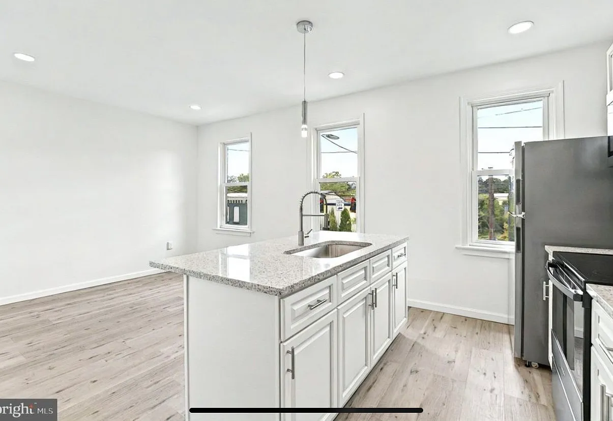 2 bed, $1,600 — Photo 4