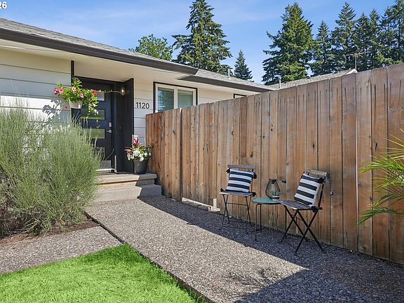 3rd image of 1120 NE 162nd Ave