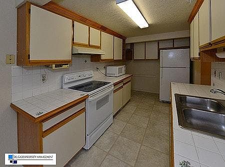 Kitchen with all appliances