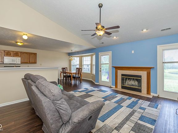 4th image of 7751 Blue Willow Dr