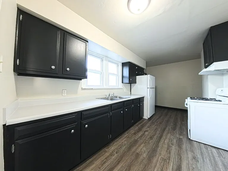 2716 Maple St — Photo 9