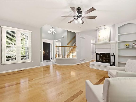 4th image of 6913 Red Oak Dr