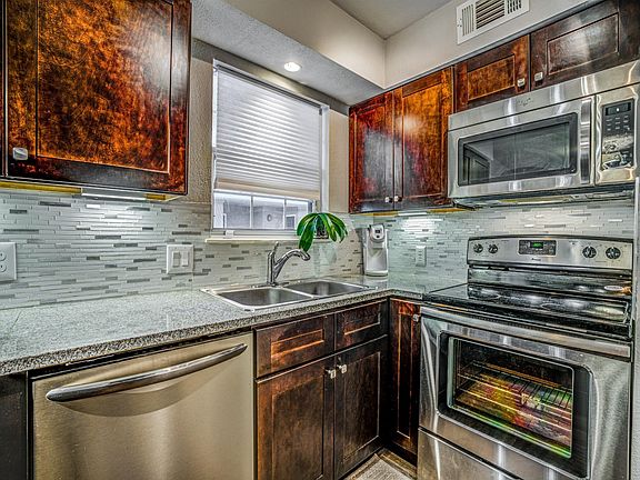 5th image of 4303 Buena Vista St APT 203