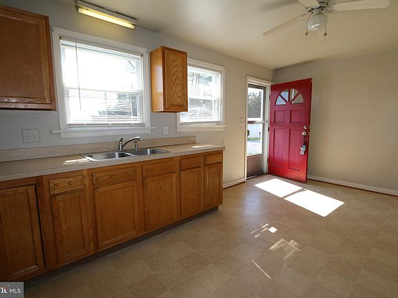 4th image of 17722 Leonard Ave
