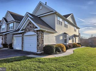 1207 Chatham Dr, Morgantown, PA 19543