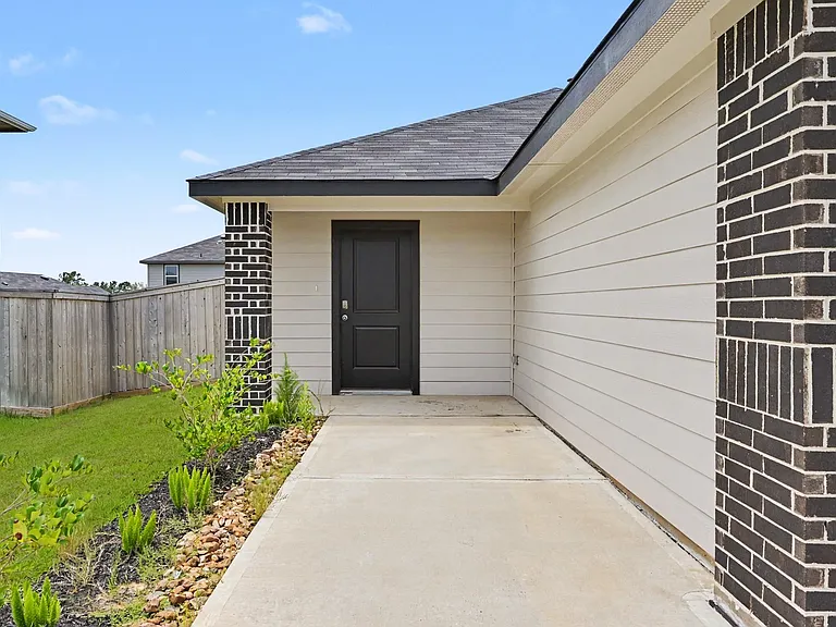 40839 Hawthorne Glades St — Photo 4